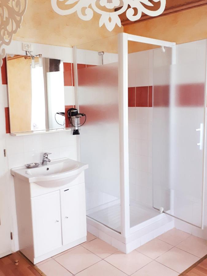 Chambres D'Hotes La Noyeraie Izeron Buitenkant foto